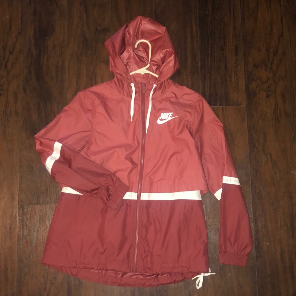 Cute nike wind breaker jacket!
